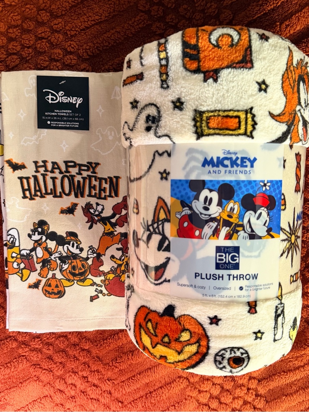 NWT Disney Mickey Friends Halloween Decor Set The Big One Throw Kitchen Towels
